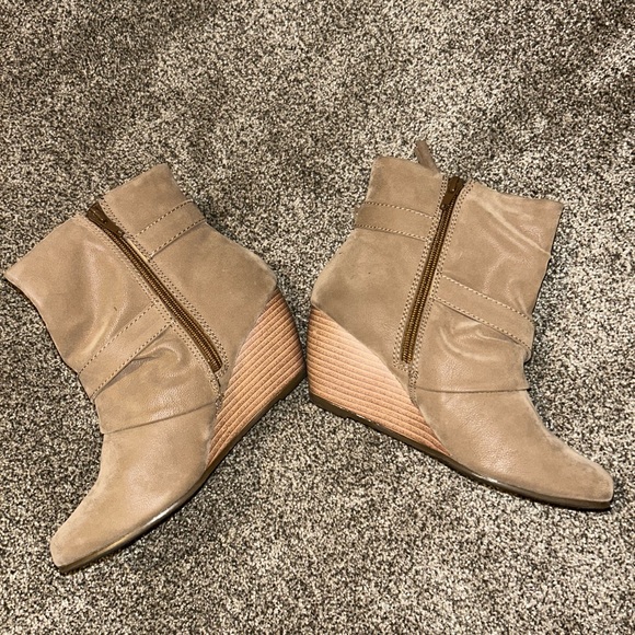 Blowfish Wedges - Picture 4 of 9